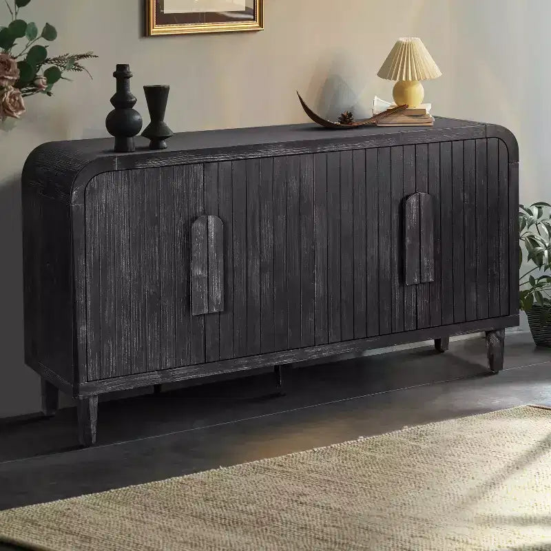 Buffet incurvé de style fermier vintage de 59''W avec grandes poignées en bois, sculpture à grain de bois vertical et étagères réglables