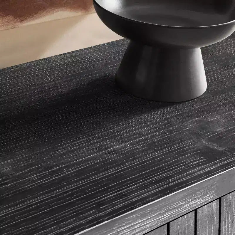 Buffet incurvé de style fermier vintage de 59''W avec grandes poignées en bois, sculpture à grain de bois vertical et étagères réglables
