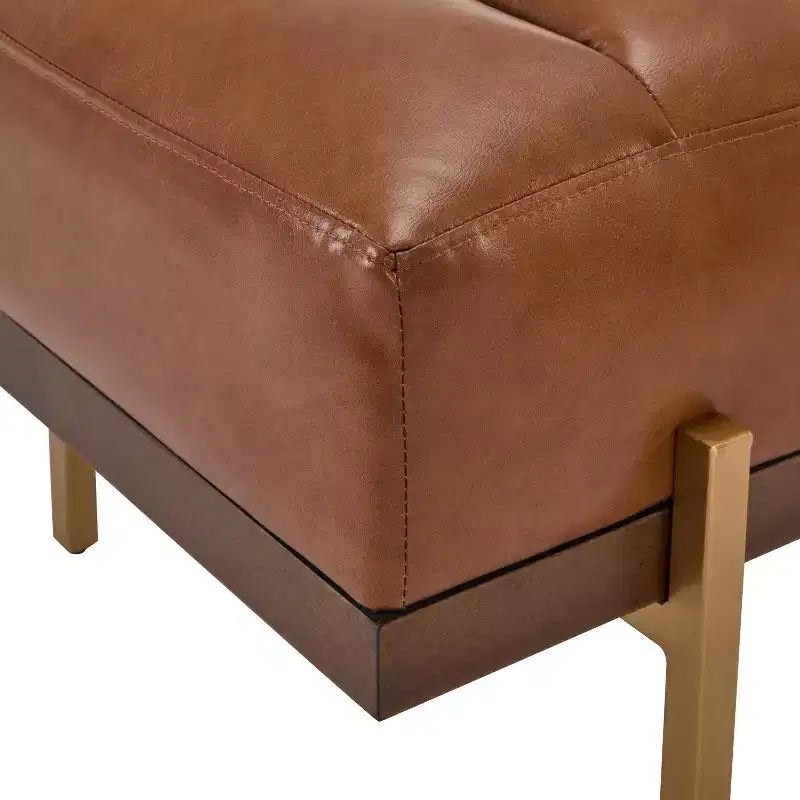 Pouf moderne de 55 W en similicuir capitonné à canaux, avec piètement doré