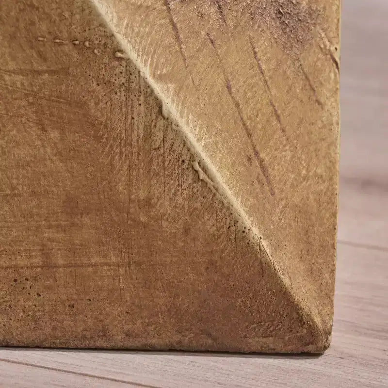 Leichter Beistelltisch aus Beton, handbemalt