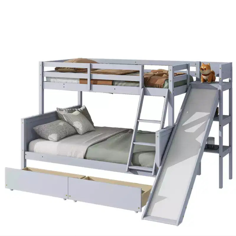 Lit superposé avec lit simple en haut et lit double en bas, 2 tiroirs, étagères, toboggan, échelle, barrières de sécurité et cadre en bois d’hévéa, blanc/gris