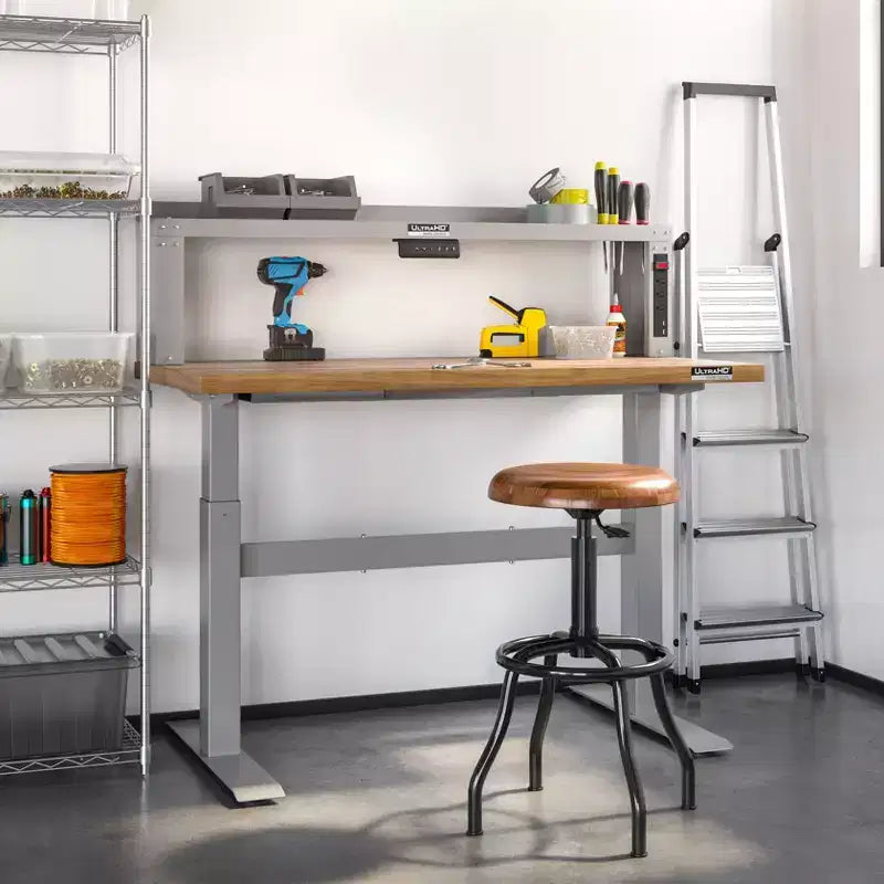 Tabouret de travail réglable par vérin pneumatique avec assise en bois d’acacia