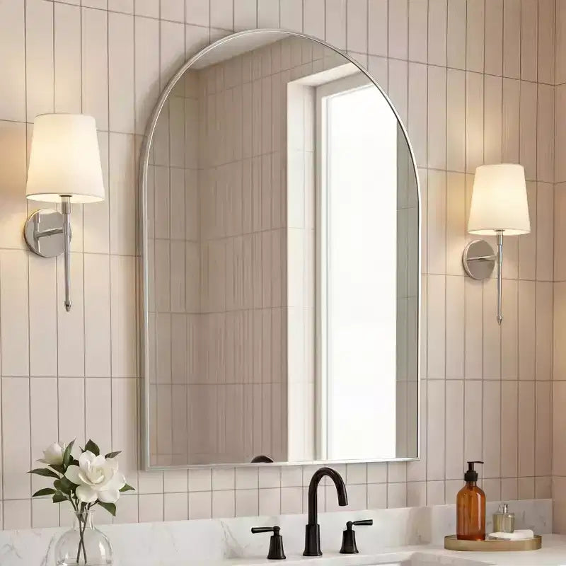 Miroir mural à cadre métallique arqué