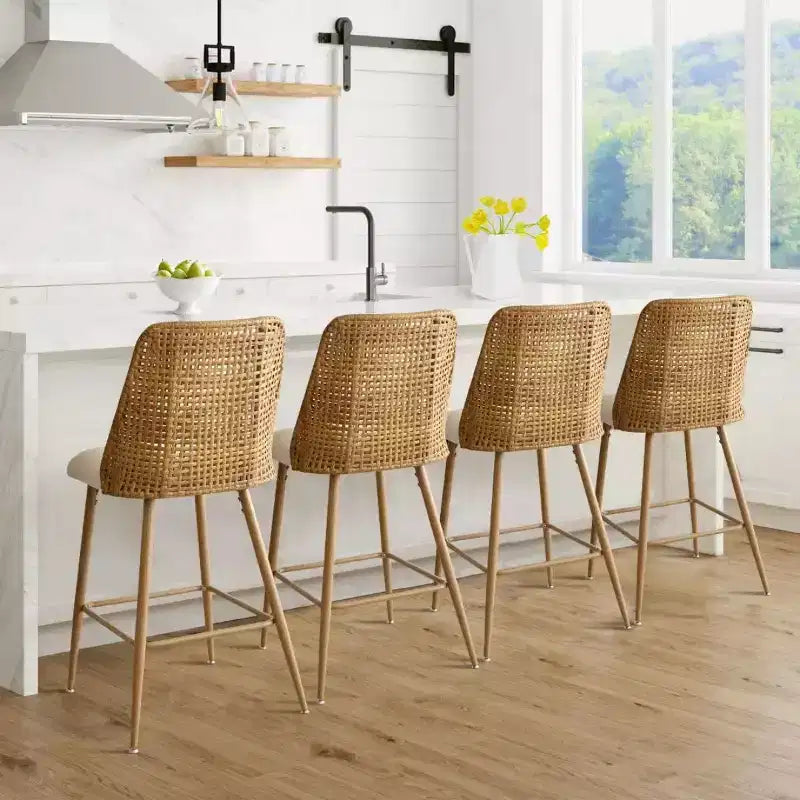 Set aus 4 Bouclé-Rattan-Thekenhockern, 27 Zoll hohe gepolsterte Barstühle mit Rattanlehne für Kücheninsel oder Frühstückstheke